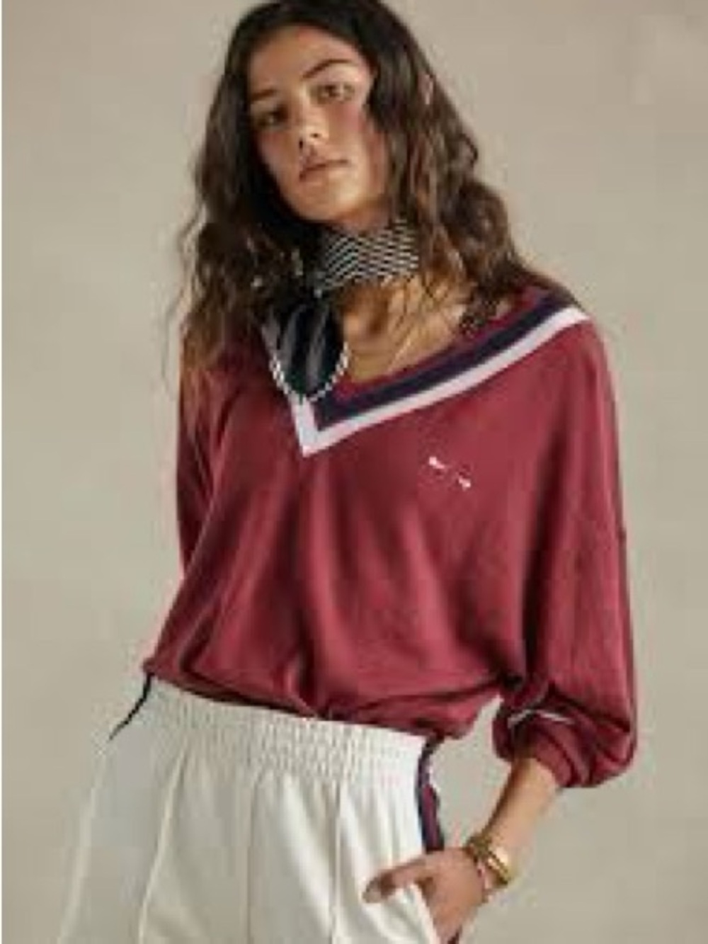 The Upside Bonita Knit Crew in merlot-colored v-neck sweater with short set Sz M